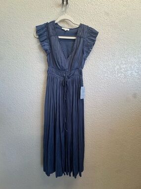 strapless open back dress White V-Neck Pleated Midi Dress main image 1
